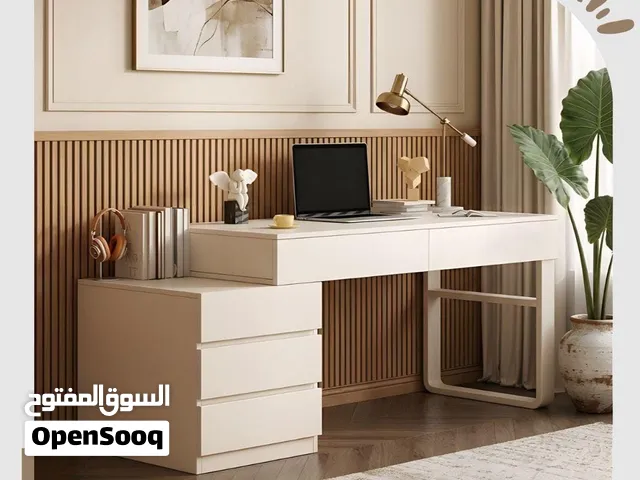 ميز مكتبي مودرن ، خشب MDF  لون اوف وايت   القياسات :  العمق 40 سم * العرض 130 سم * الارتفاع 75 سم