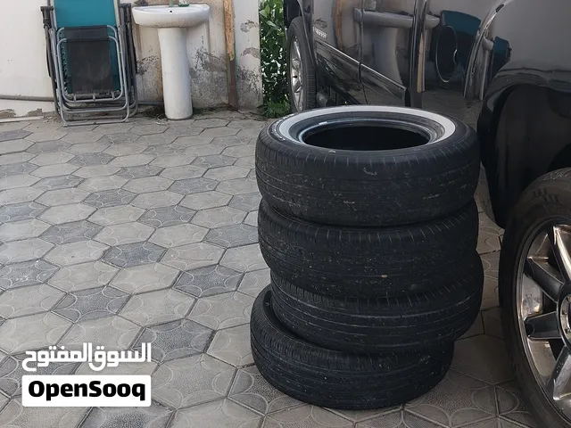 تواير للبيع مسخدمات بس نظيفات يمشن مقاس 215/70/15 بو خط ابيض