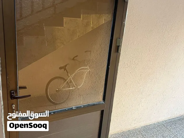 باب ألمنيوم بحالة الجديد