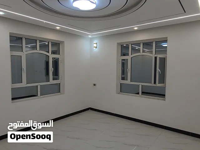 شقق جديد اول ساكن من 300 دولار اربع غرف وثلاثه حمامات ومطبخ وبلكونه