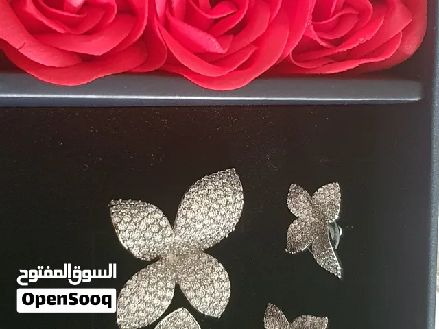 طقم ناعم بتصميم فراشه