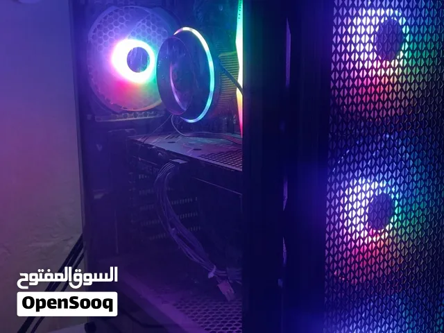 بي سي جيمنج مع اغراضه