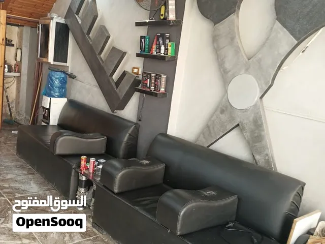 أدوات صالون حِلاقة كاملة مستعملة ما يُقارب السنة