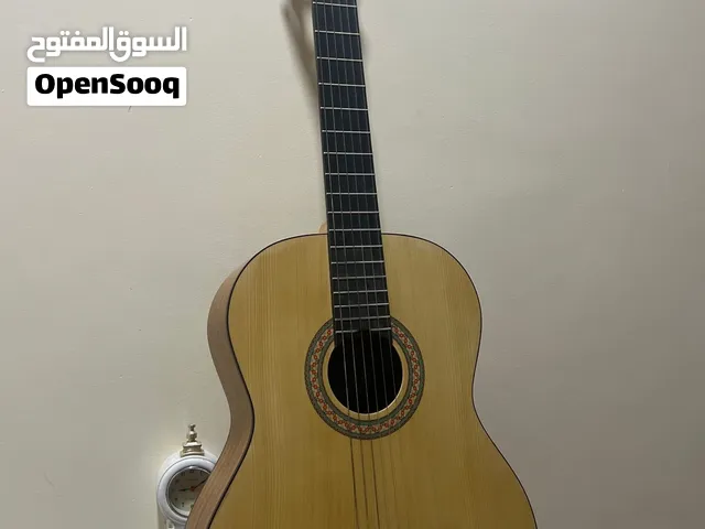 گيتار c40M للمبتدئين لون فاتح سعر 140 الف جديد ادخل وشوف للوصف