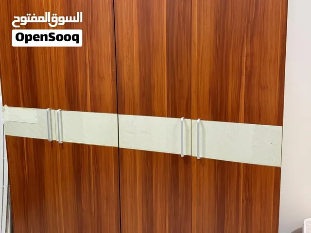خزانه ملابس نظيفه جدا مع سرير