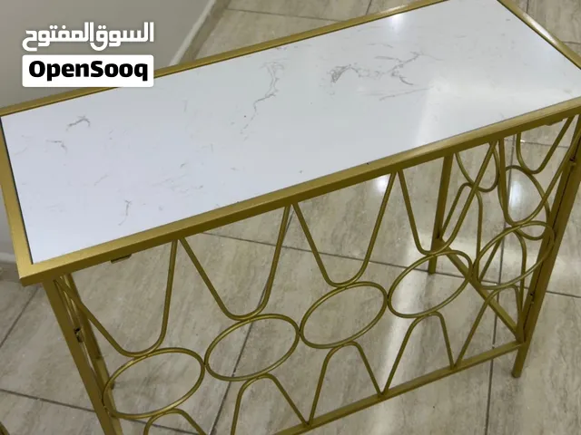كونسول ذهبي أنيق او طاوله للصالون مع سطح رخامي للبيع