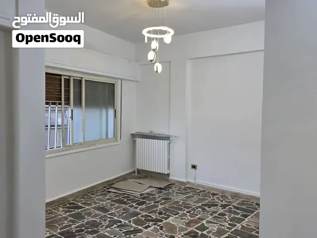 للإيجار السنوي شقة بالجسر الأبيض قبلي شمالي مساحة 135متر طابق