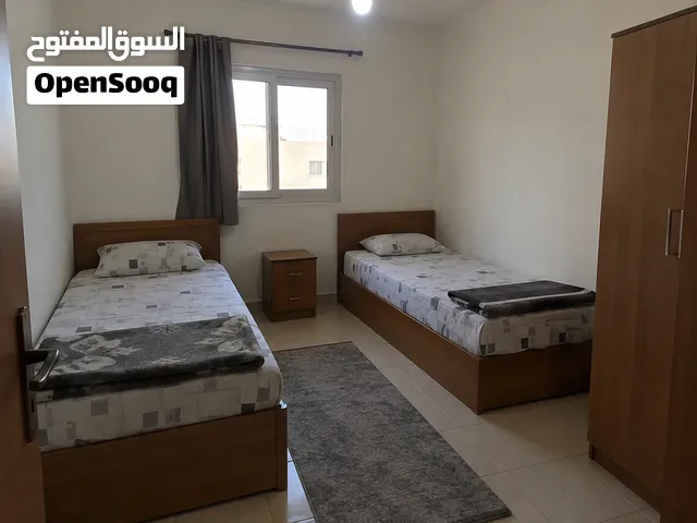 غرفة وحمام وحوش كبير