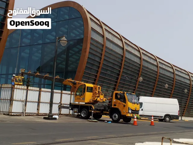 تأجير كرين XCMG 2025 (5 طن) مع باسكت وتيوف سلامة في وسط وجنوب جدةكرين XCMG موديل 2025 – حمولة 5 طن –