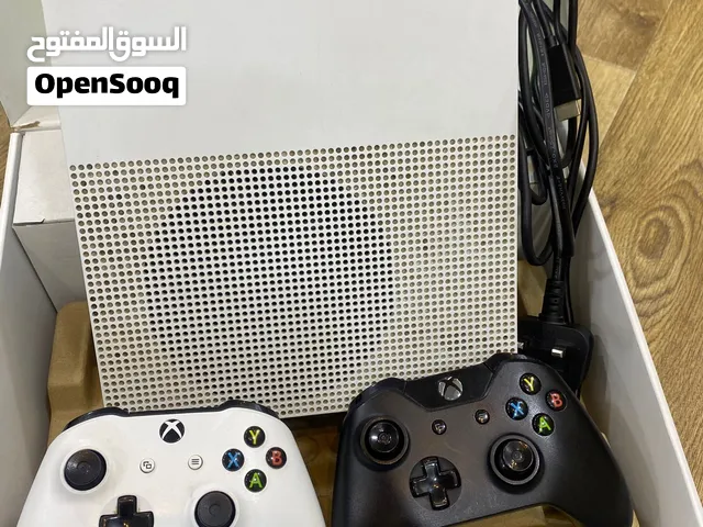اكس بوكس  1 تيره  بحاله ممتازه جدا   معاها 2 كنترول