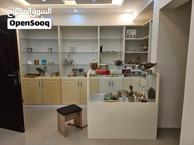 كبتات عرض للمحلات او البوتيكات بارفف زجاجية ( ام دي اف الجودة الممتازة ماليزي ) للجاد فقط