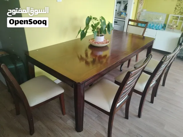 طاولة طعام و 7 كراسي