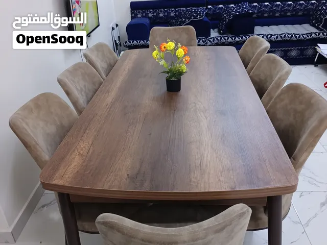 طاولة طعام ثمان كراسي