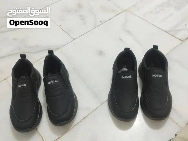 أحذية جديد اشتريتهن اثنين ب15 من بسطيات عبدالله بن علي العشار. القياس35 و36 يفيد العمر 5او 6