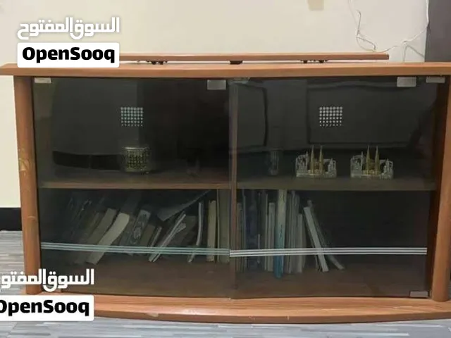 مكتبه تلفزيون بعجلات