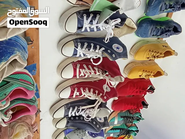 احذيه اوروبيه للبيع اي قطعه احذيه على دينار واحد فقط رجالي ستاتي ولادي بناتي صيفي شتوي موجود كميات