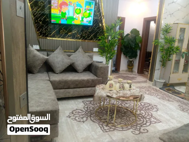 شقة ارضية مفروشة تشطيب جديد بالنت اجار يومي ب 100 بطريق المطار شارع الخلاطات