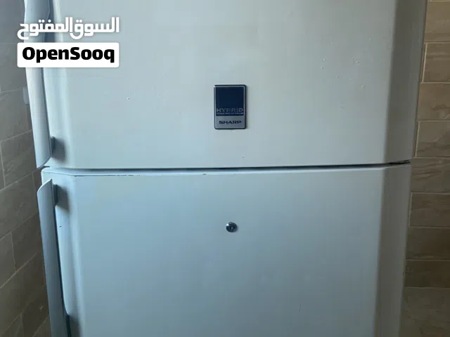 ثلاجة شارب كبيرة لون ابيض للبيع