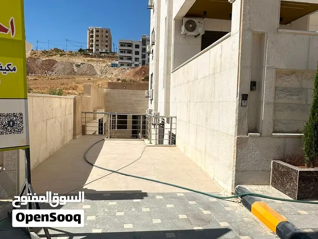 شقة شبه ارضي مساحة 210م2 داخلي مع حديقة 150م2 وكراج مستقل بس ب 88 الف