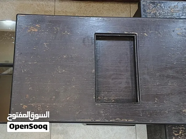 طاولة خشب ثقيل