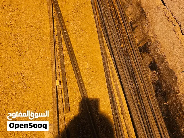 شيش حديد ابو النص 230 قطعة وابو ال16 العدد 30 قطعة  طول القطعة 4 متر  عراقي جديد السعر 750 الف