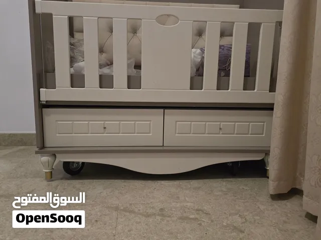 سرير اطفال شبه جديد