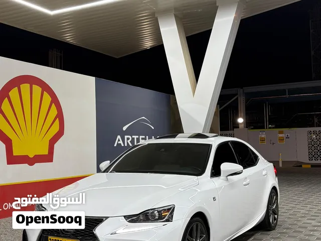 للبيع لكزس IS300 F Sport اصل دفريشن بحالة ممتازة موديل 2020