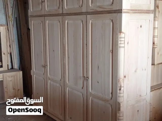 دواليب وحافلة