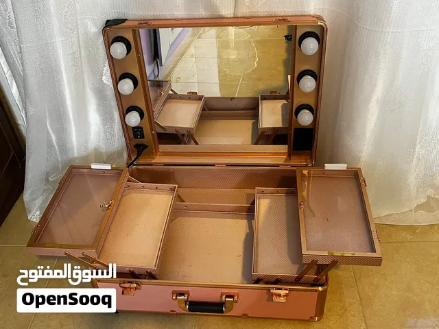 حقيبة مكياج متنقلة