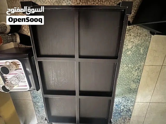 طاولة وسط مع جانبية
