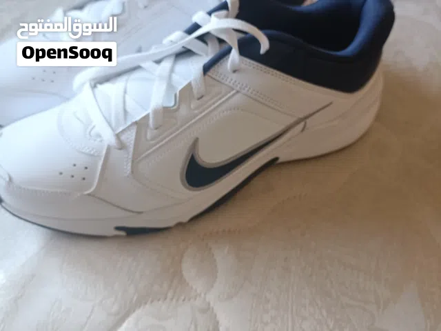 بوط نايكي فخم مقاس 48 من امريكا