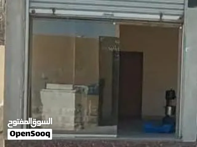 واجهة سكريت للبيع بدها باب بسعر مغري
