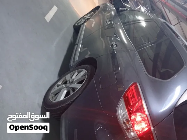 نيسان باثفندار بلاتنيوم للبيع