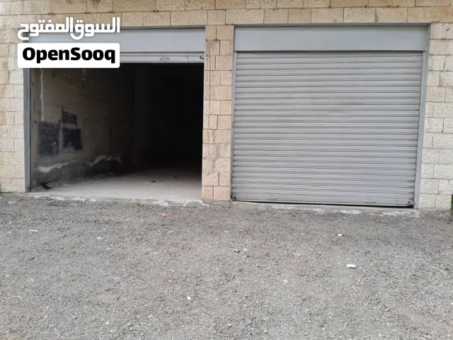 مستودعات عدد 2 للإيجار قرب شارع الحريه المقابلين