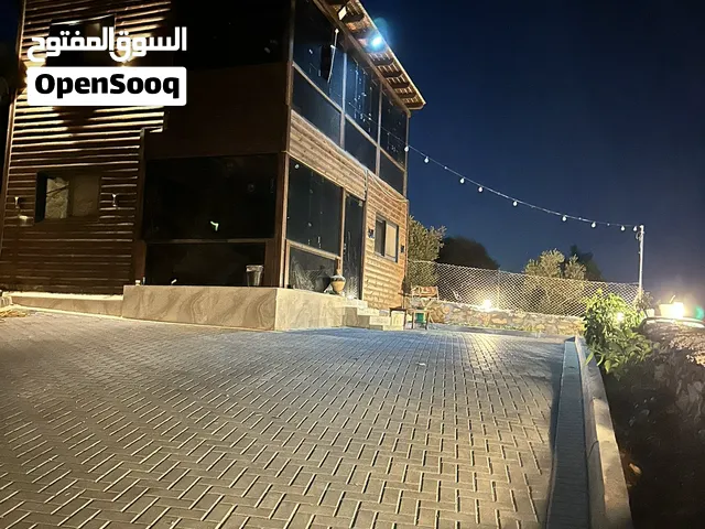 مبنى بتصميم خشبي فاخر