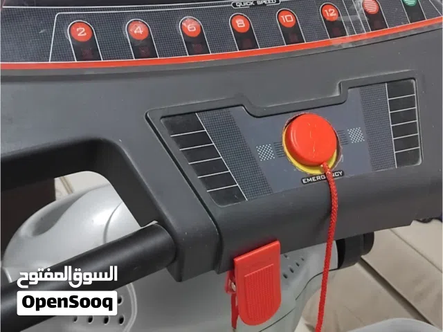 جهاز ركض رياضي بحالة ممتازة وسعر منخفض يعتبر شبه جديد . . . . .