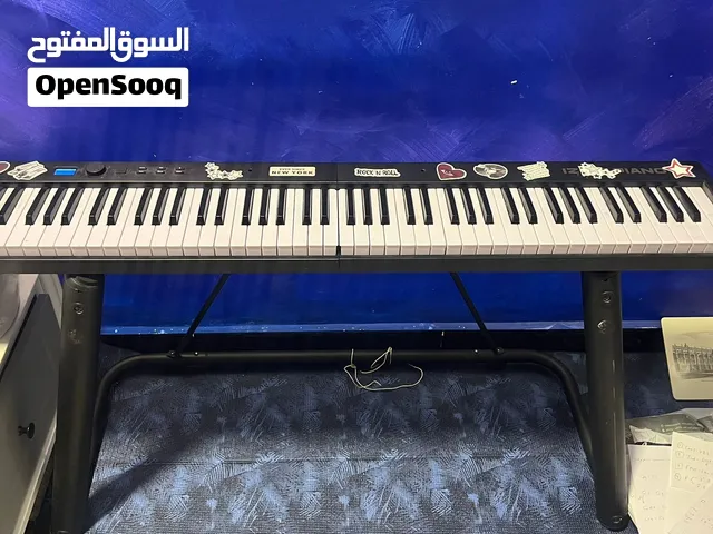 بيانو + ستاند للبيع السعر مناسب مستعجل