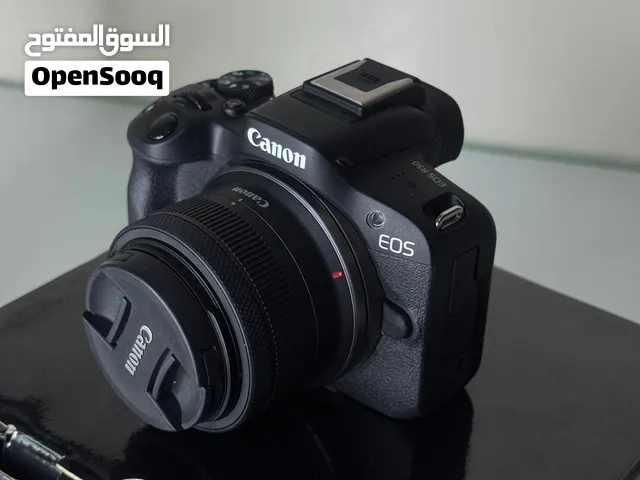 Canon RF-S 18-45mm F4.5-6.3 IS STM وهي كاميرا موجهة أساسًا للمبتدئين وصناعة المحتوى والتصوير اليومي
