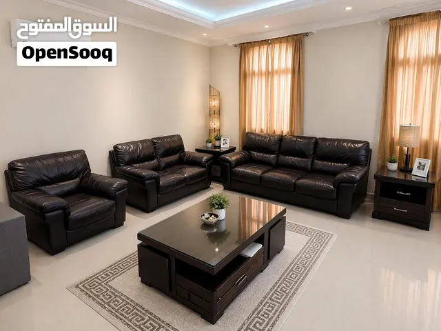 طقم جلوس جلد بحالة ممتازة
