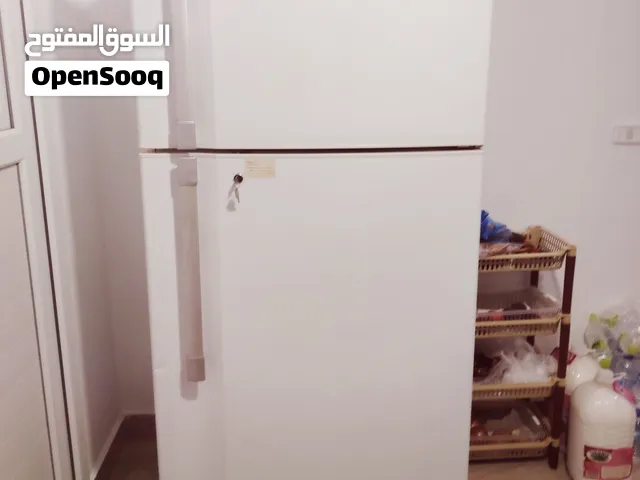 ثلاجة هيتاشي حجم كبير للبيع - بها عطل