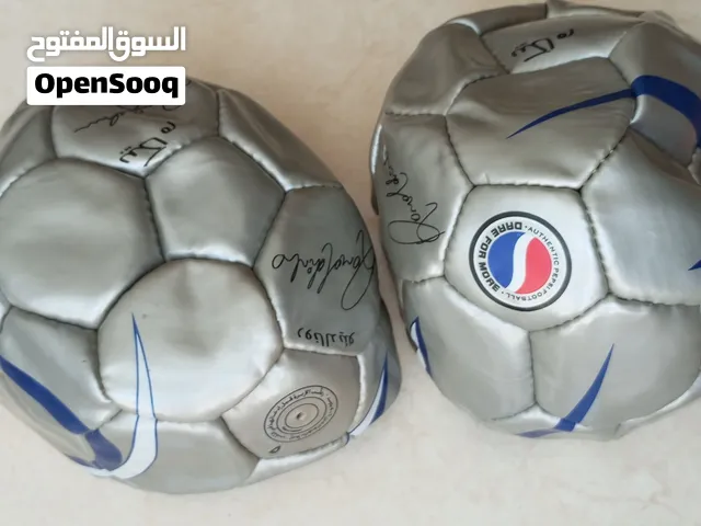 للبيع الكرة ترويجية وتذكارية وليست كرة مباراة رسمية معتمدة للعب، لمحبي المقتنيات والهواة مفرغة من ال