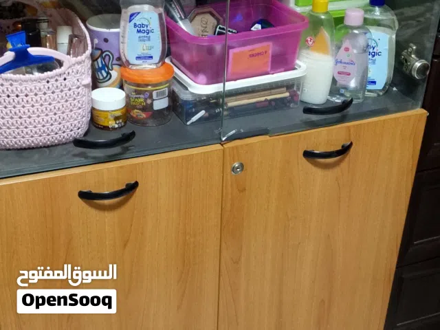 خزاين صالون تجميل  بحاله ممتازه