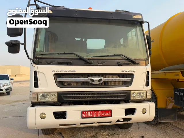 راس تريلة سيارة نظيفة