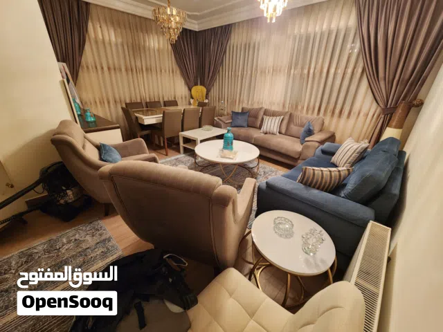غرفة ضيوف مع ثريات مع غرفة سفرة كاملة للبيع بحالة جدا ممتازة