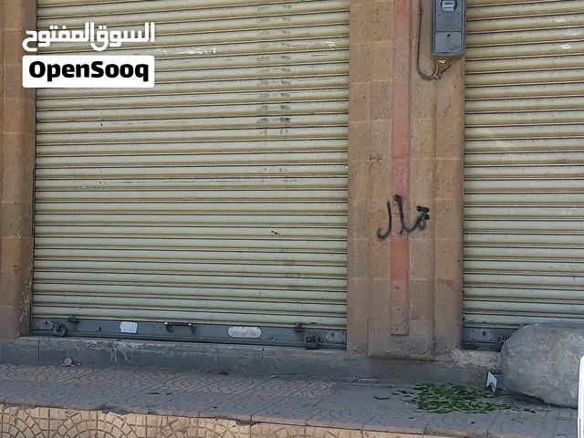 دكان للايجار على شارع تعز الرئيسي بعد سوق حزيز الايجار من 45 الف