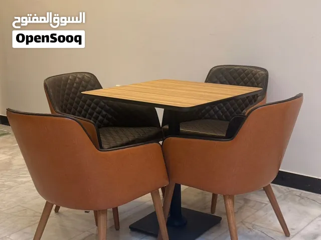 طاولة طعام ( ميز اكل ) مع اربع كراسي جلد صناعة تركية
