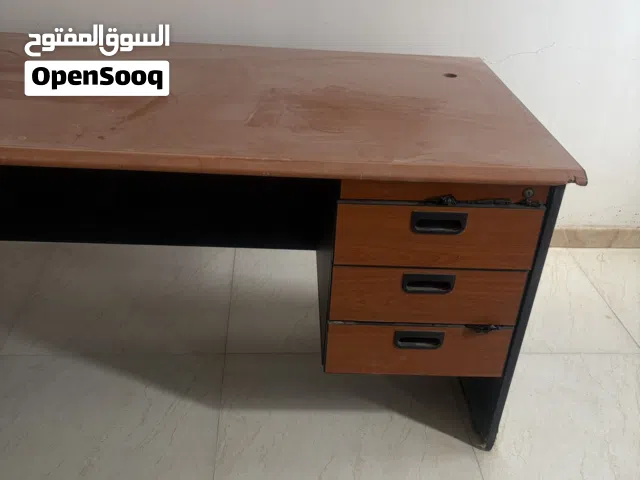ميز دراسي ومكتبي للبيع