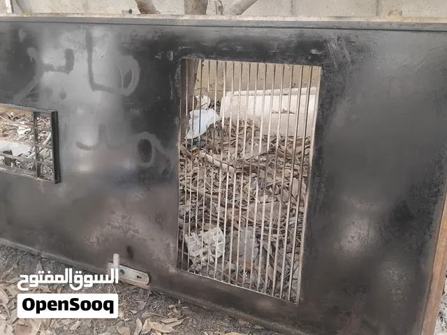 باب حديد ثقيل