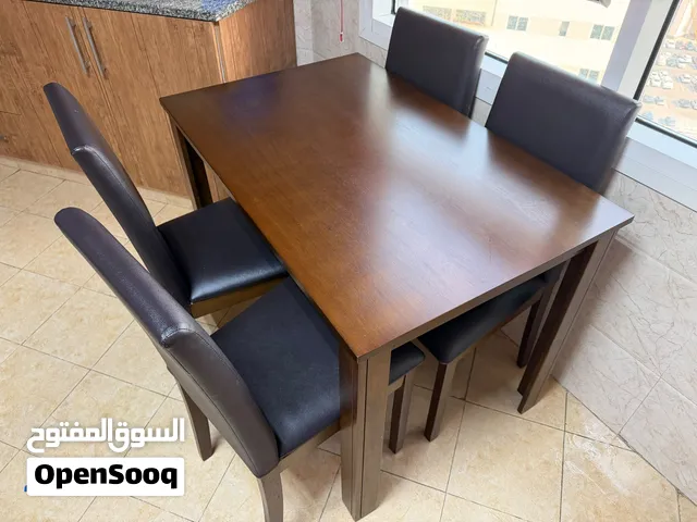 طاولة طعام