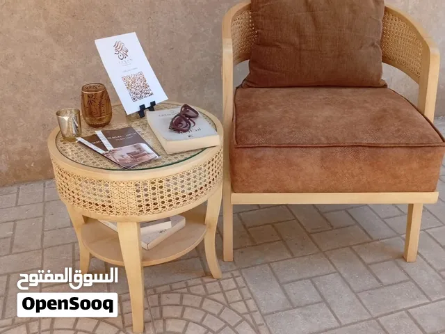 كرسى و منضدة خدمة جانبية من خشب الزان و الراتان الطبيعى